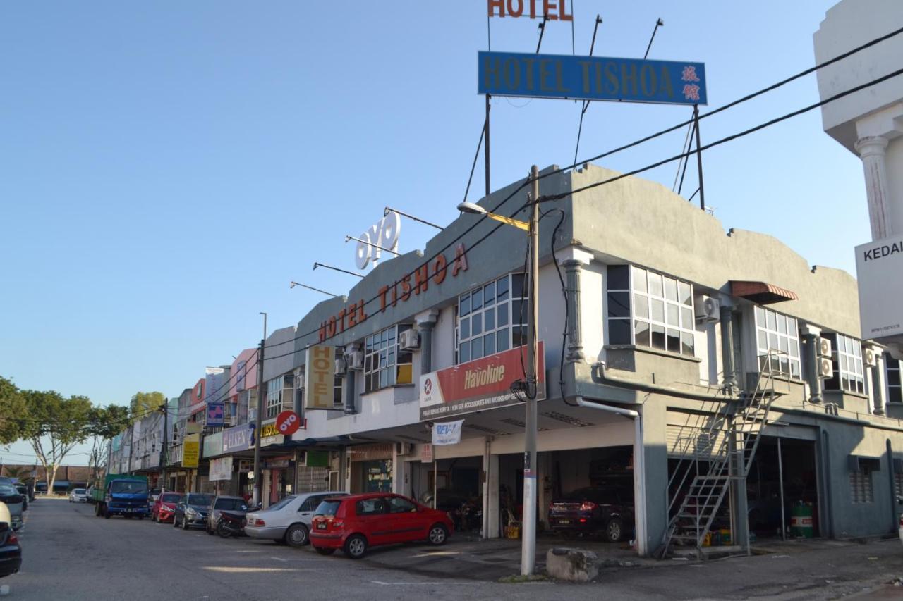 OYO 89737 Hotel Tishoa Kampong Batu Tiga Buitenkant foto